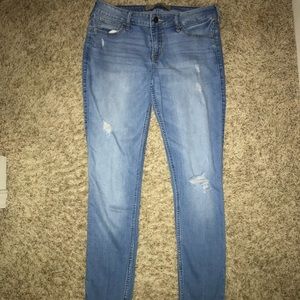 Size 7L Ripped Hollister Jeans